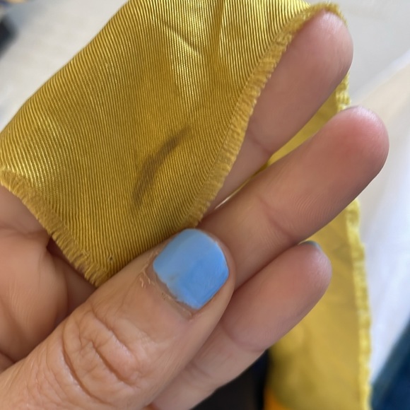 1960s CHRISTIAN DIOR Blue Mod Flower Printed Silk Scarf in blue and yellow - Picture 6 of 8